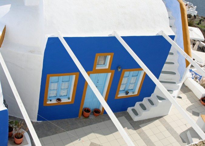 I would have happily bought this colorful home. Darn, where's my million dollars when I need it.