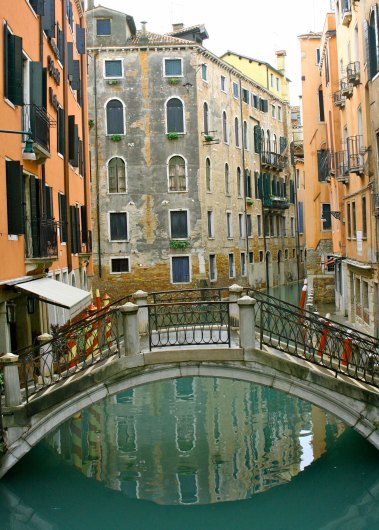 I'll conclude with this reflection shot. (Photo by Peggy Mekemson.)