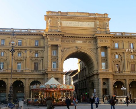 The Piazza della Repubblica with its dominating arch. The message on it reads "The ancient center of the City restored from age old squalor to new life." It's what we call urban renewal when historical treasures are bull dozed down to make way for the modern. Much was lost.