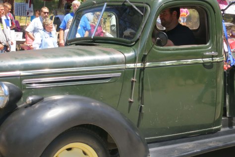 The parade featured old cars (6 of them)...