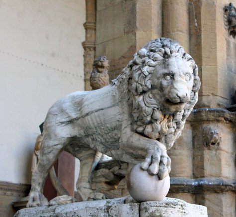 This nice kitty with his finger like paws greeted us on the Piazza del Signoria... along with several other sculptures.
