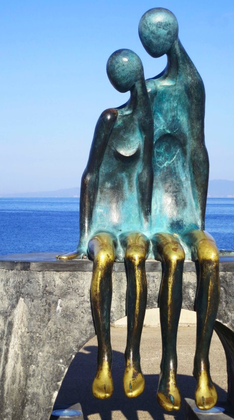 Photo of Puerto Vallarta sculpture Nostalgia by Ramiz Barquet. Photo by Curtis Mekemson.