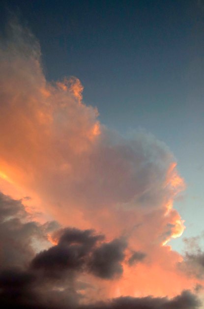 Cumulous cloud in sunset at Puerto Vallarta. (Photo by Curtis Mekemson.)