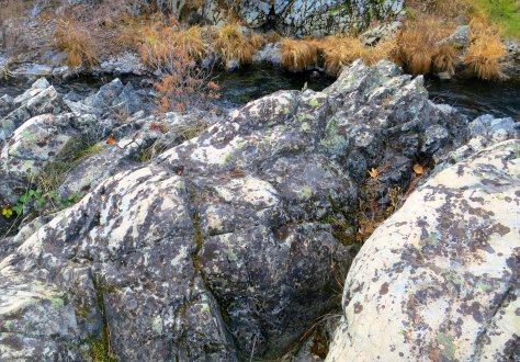 Granite rocks on Applegate River in Southern Oregon. Photo by Curtis Mekemson.