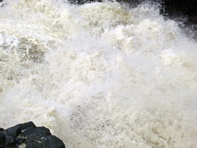 Devil's Churn on Oregon coast whips waves into a froth. Photo by Curtis Mekemson.