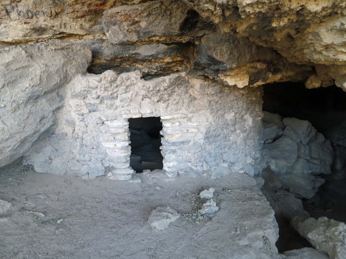 We found this shelter down next to the water, very well protected from the elements.