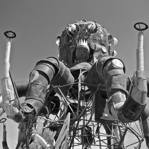 El Pulpo Mechanico became an instant Burning Man classic when it first made its appearance on the Playa a few years ago. At night, its arms pump up and down shooting out fire.