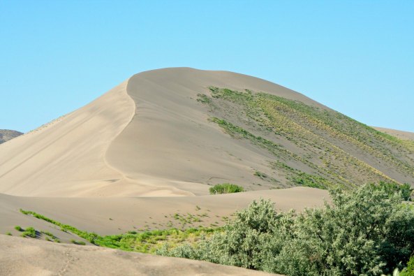 Having hiked around to the opposite side the lake, we were rewarded with a view of the dune.