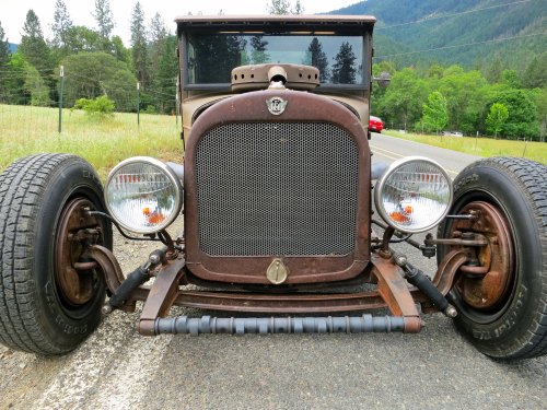 When the old cars weren't parading, they were parked for one and all to admire. There is a class to these cars that their modern equivalents just can't seem to match. Or am i just showing my age?