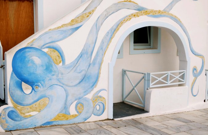 Several of the people who follow my blog like murals. This one is for you. I really liked the way its tentacles wrapped around the door.