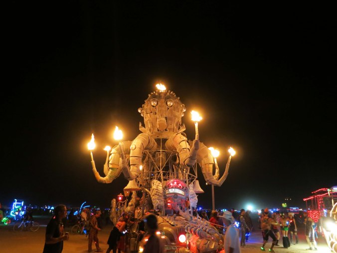 Susan Sarandon donned a wedding dress and led a parade out to the Temple of Confession to deposite Leary's ashes. El Pulpo Mechanico, a 30 foot high octopus was part of the parade.