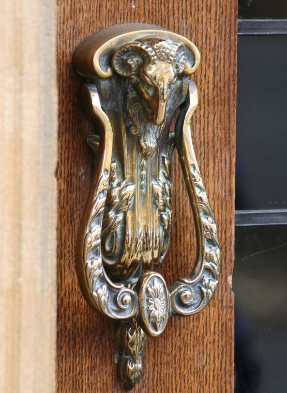 This doorknocker found in Chipping Campden seemed a fitting end to this blog. It was hard to resist knocking on this door. I will be back to try it out!
