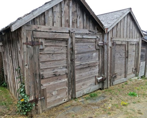 But I found this 'old' two car garage a decent substitute.