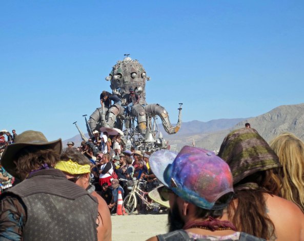 El Pulpo Mechanico looms up in the air and provides a viewing platform. Here Burners were waiting for a piano to be tossed.