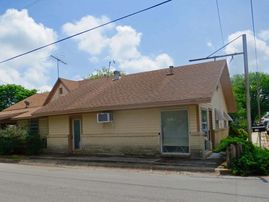 Peggy and I stopped off at Mel's home in Decatur in April. I would have loved to have seen him but the house was shuttered and empty. A woman at the local Post Office told us it had been quite some time since she had see the bike shop sign. 
