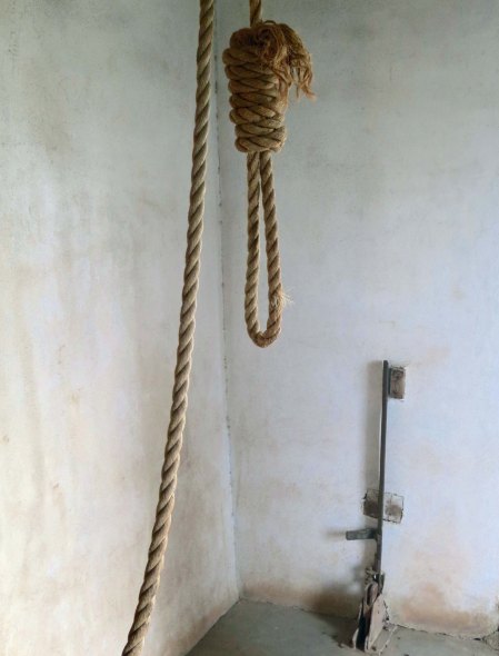 The upstairs gallows was finished in 1910. A trapdoor is under the noose and was released by the lever in back. Hanging was outlawed in 1911 and the gallows was never used.