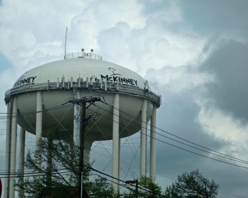 Dark skies over McKinney. My wheel challenges plus the weather added a week's time to my stay in Texas.