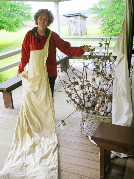 The Frogmore Cotton Plantation near Vidalia provides an interesting overview what it would have been like to have been a slave working on a Southern Plantation. Peggy models the bag that picked cotton was put in out in the fields.