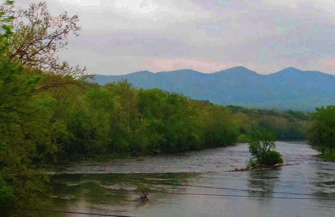 And yes, I did find the Shenandoah River with its mountain backdrop.