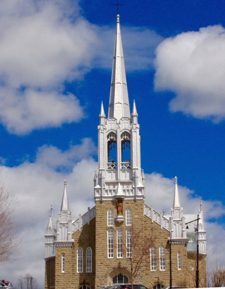 13-catholic-church on St. Lawrence River in Quebec