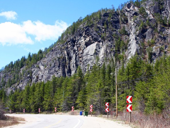 The Palisades on top were impressive. The signs suggested I make a left turn.