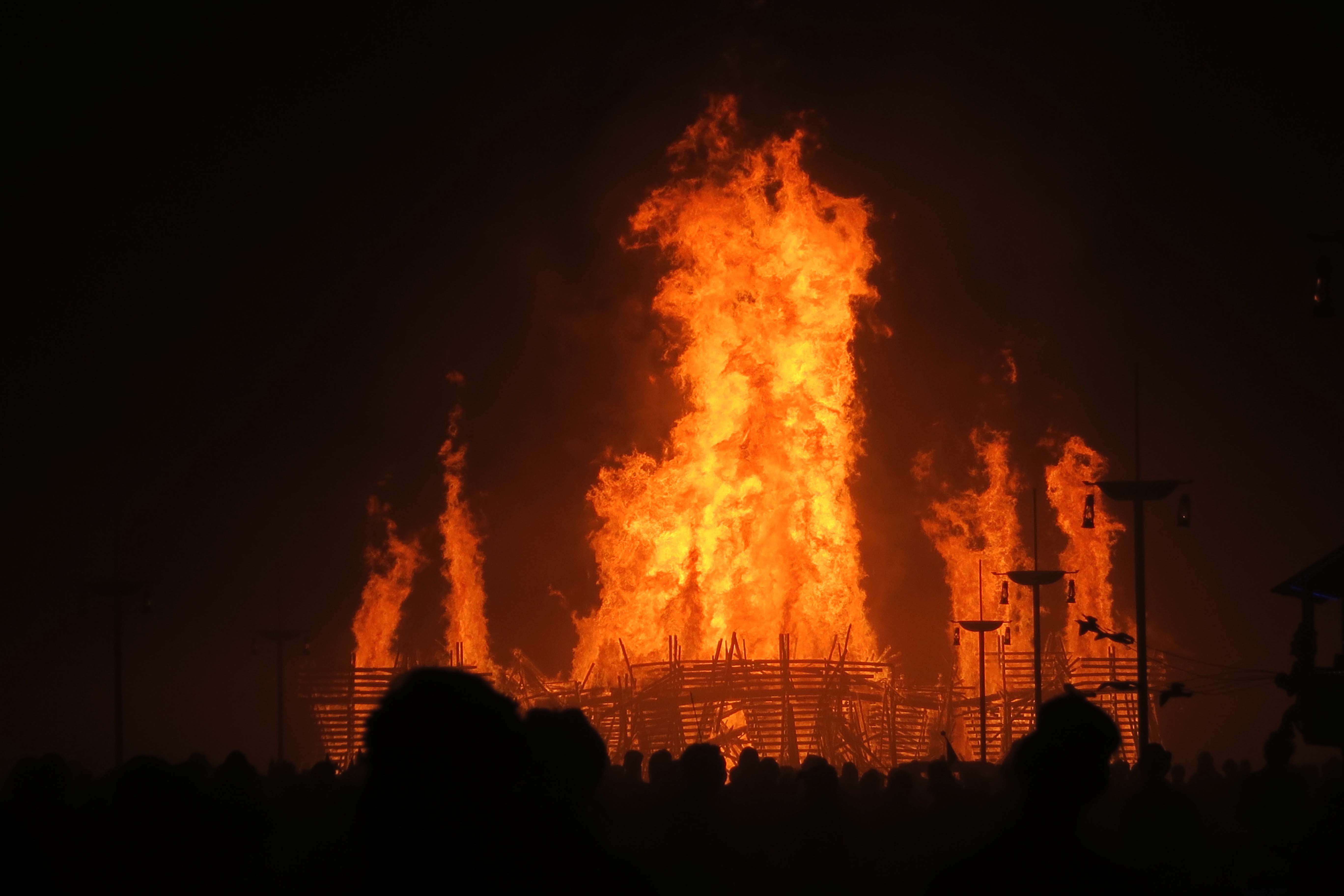 People watch silently as Temple burns at Burning Man 2017