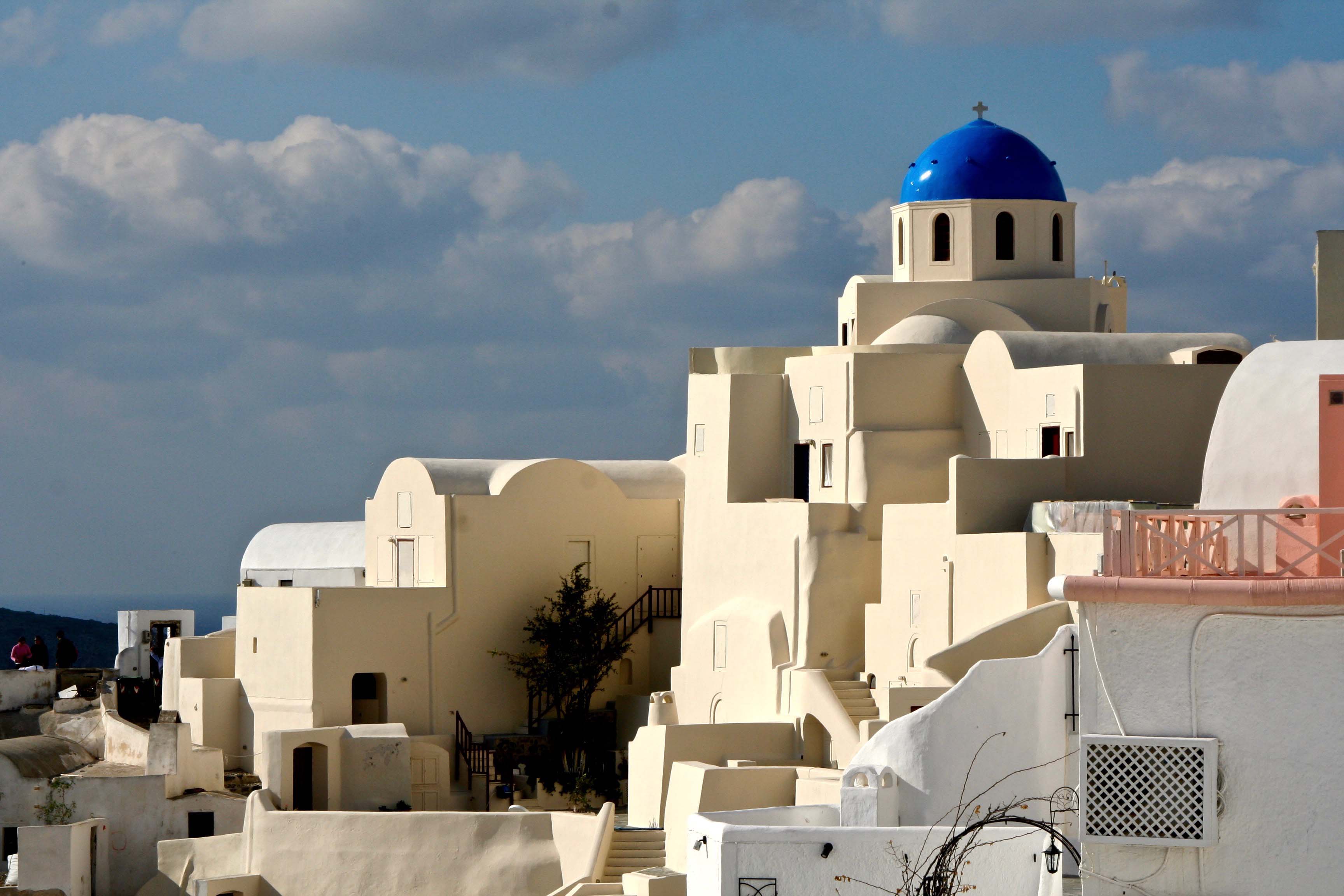Blue topped church and other buildings in Santorini P