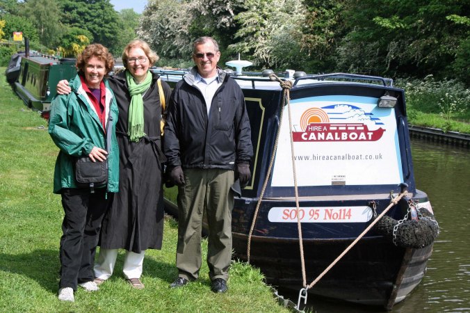 Intrepid narrowboat crew in Burton on Trent and Mersey Canal