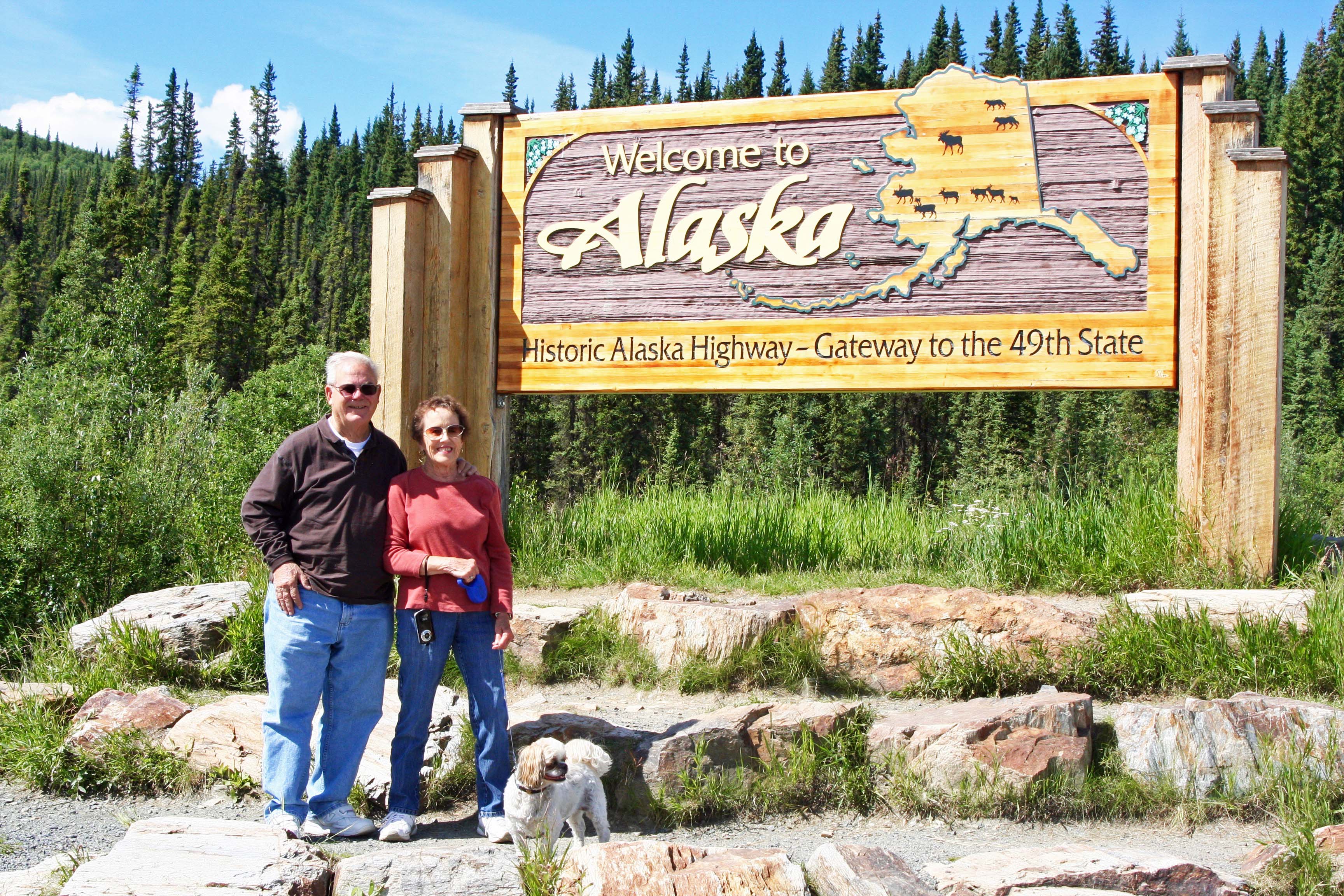 Bob Bray, Linda Hart on Alaska-Yukon border