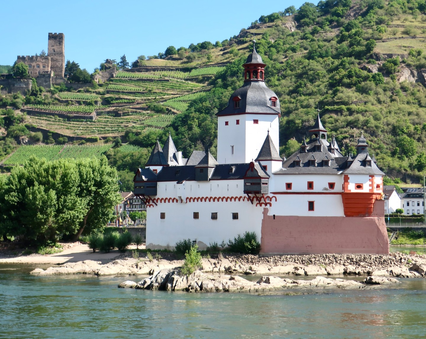 Rhine Rive Castles 12 Magnificent Castles along the Rhine River Valley | Wandering through ...